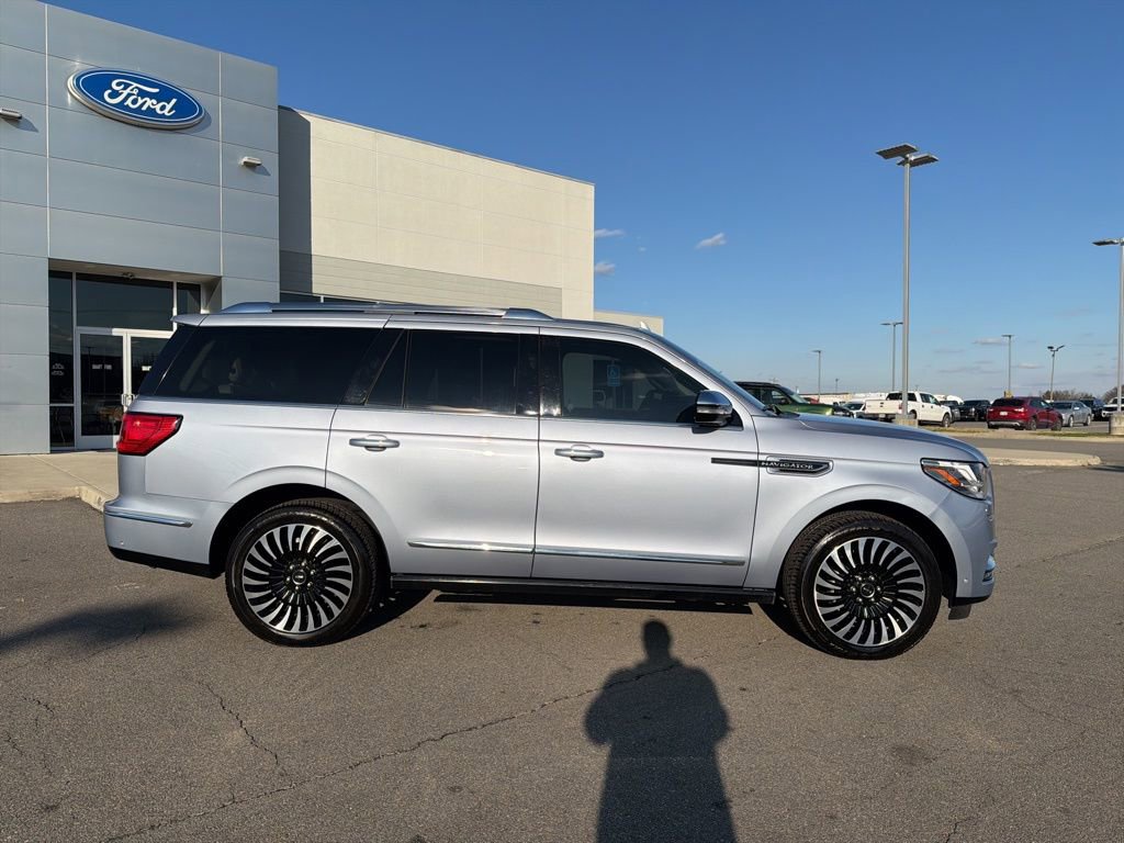 Used 2021 Lincoln Navigator Black Label image 2