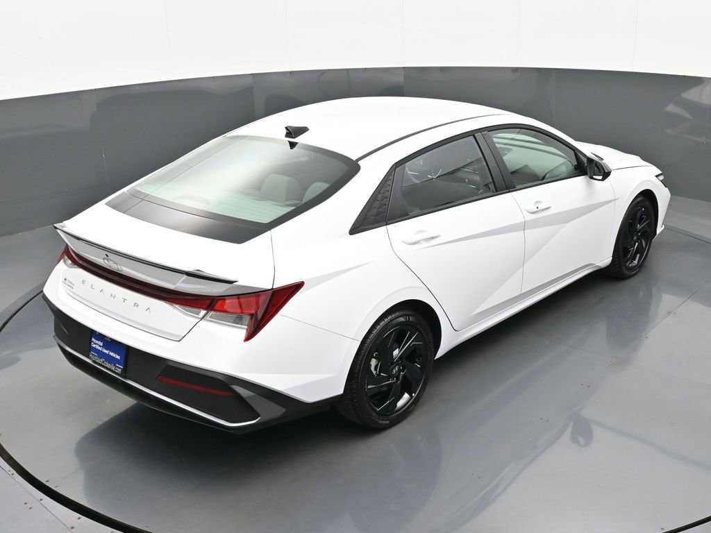 Certified 2026 Hyundai Elantra Sport FWD image 31