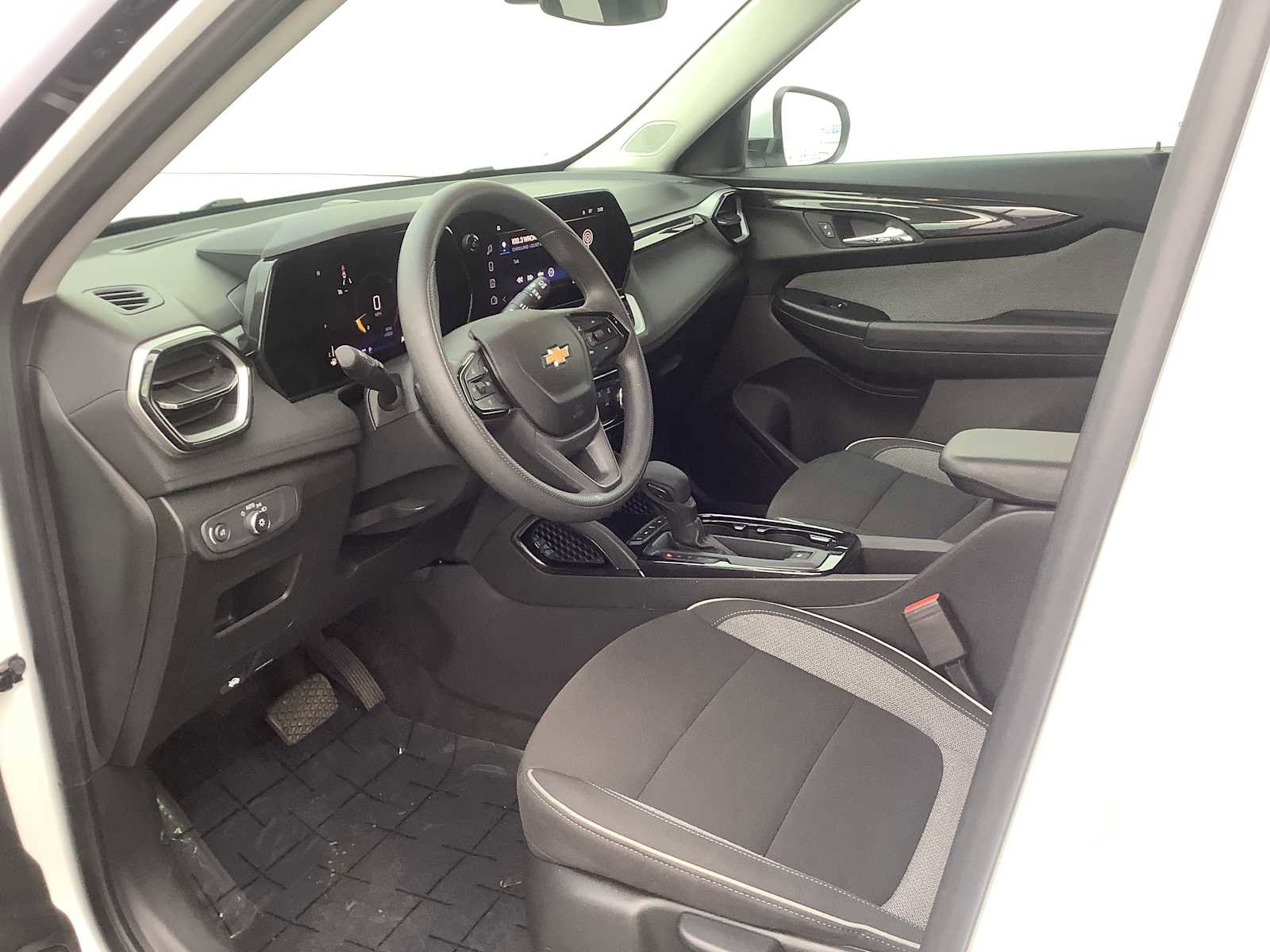 Used 2025 Chevrolet TrailBlazer LT image 11
