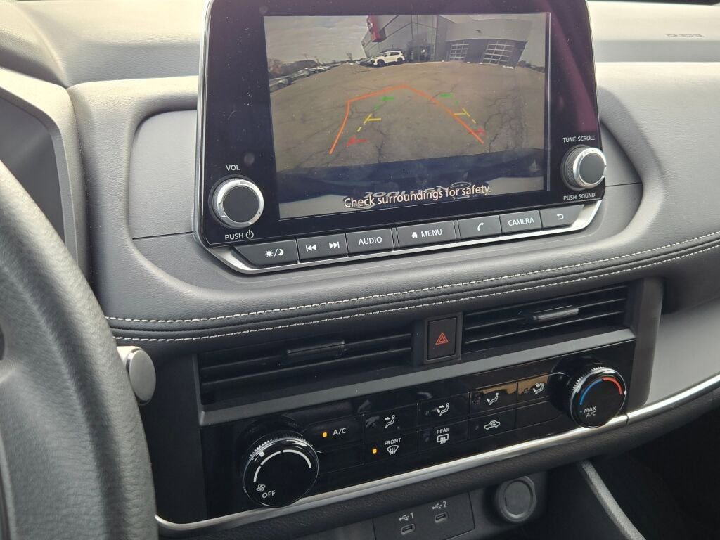 Used 2025 Nissan Rogue S image 25