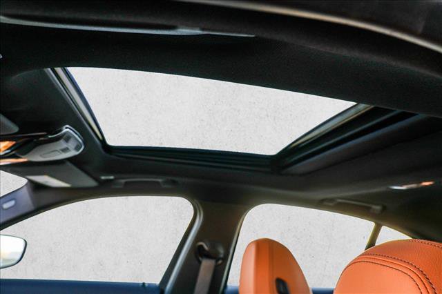 Certified 2025 BMW 330i xDrive Sedan w/ Convenience Package image 11