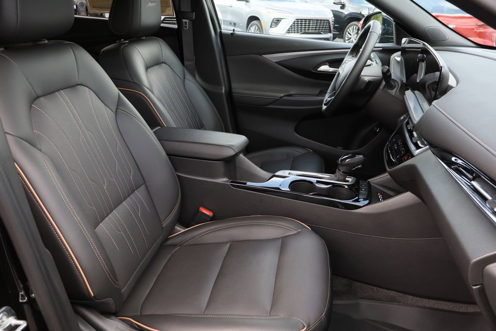 Certified 2025 Buick Envista Avenir FWD image 28