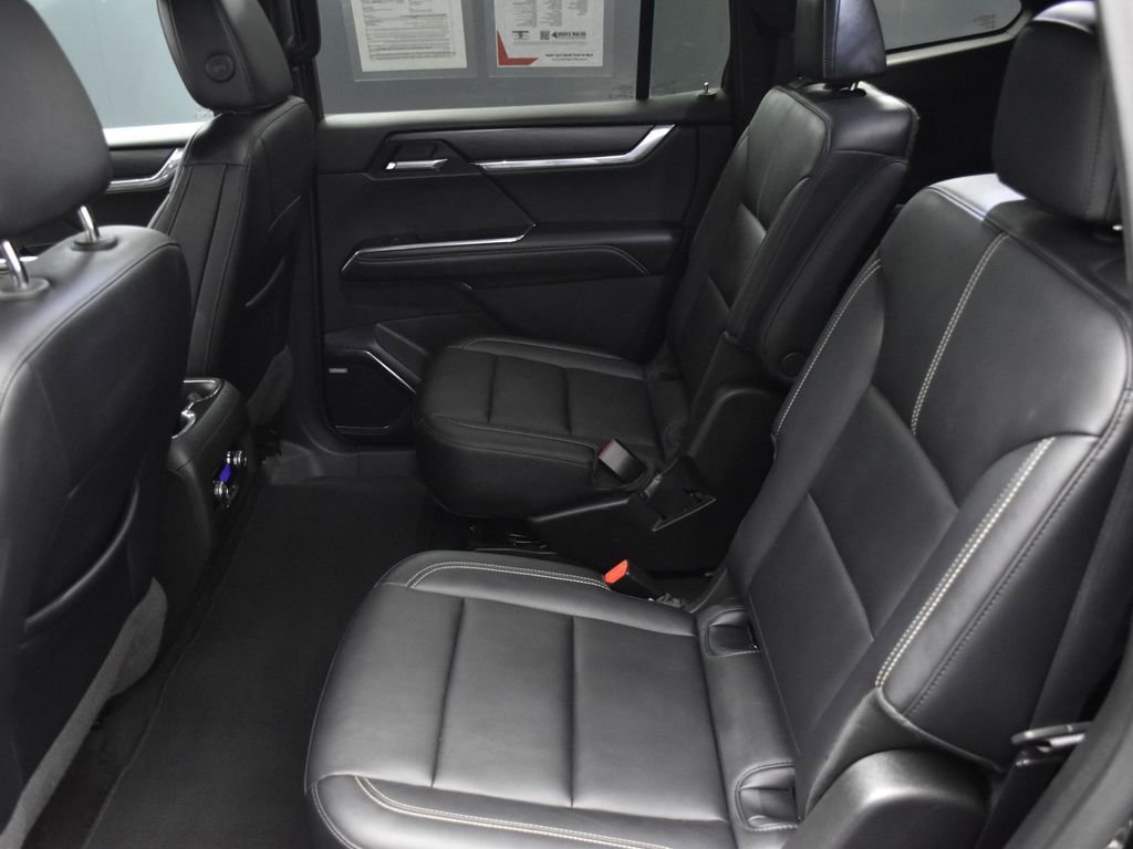Used 2024 GMC Acadia Elevation FWD image 19