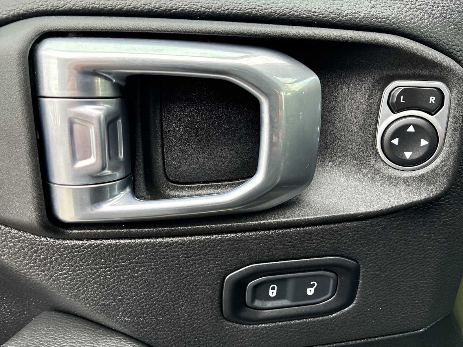 Used 2021 Jeep Gladiator Mojave w/ Uconnect 4C Nav & Sound Group AWD/4WD image 15