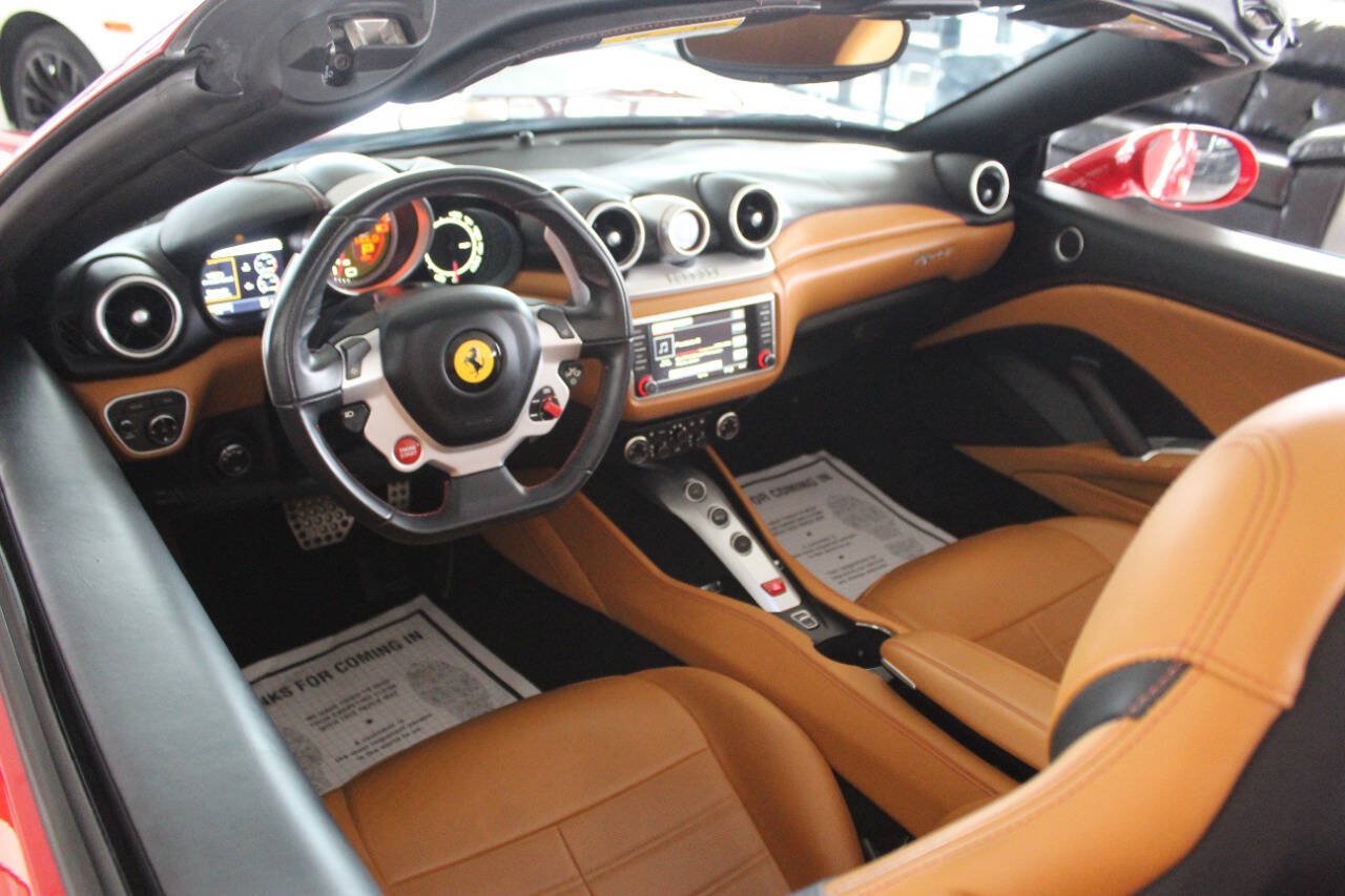 Used 2016 Ferrari California T RWD image 16