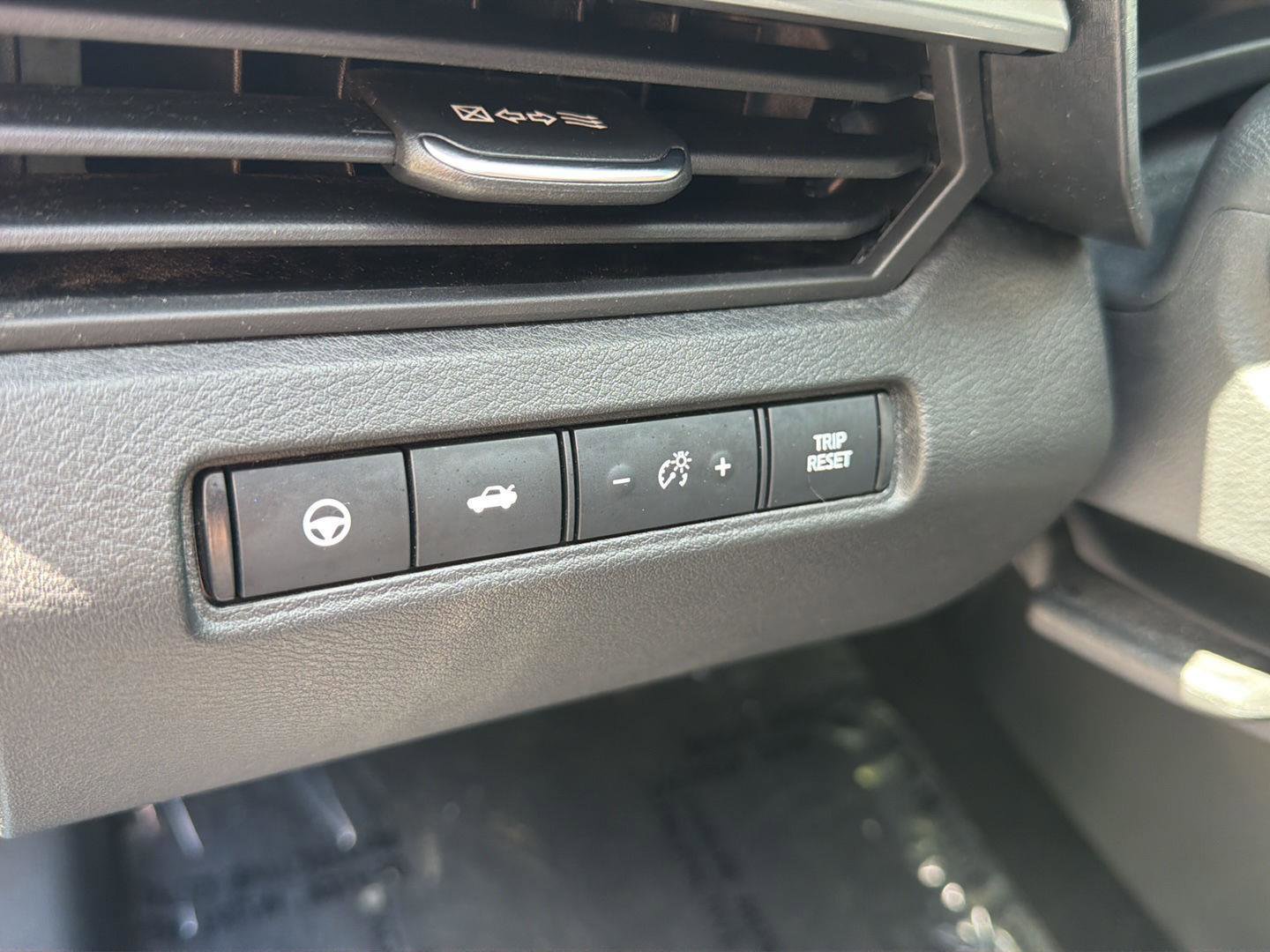 Used 2021 Nissan Altima 2.5 SV w/ SV Premium Package FWD image 11