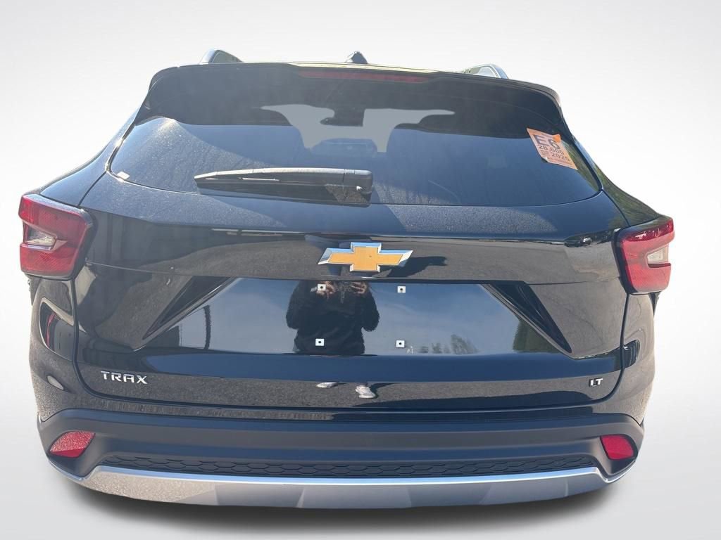 Used 2025 Chevrolet Trax LT image 13