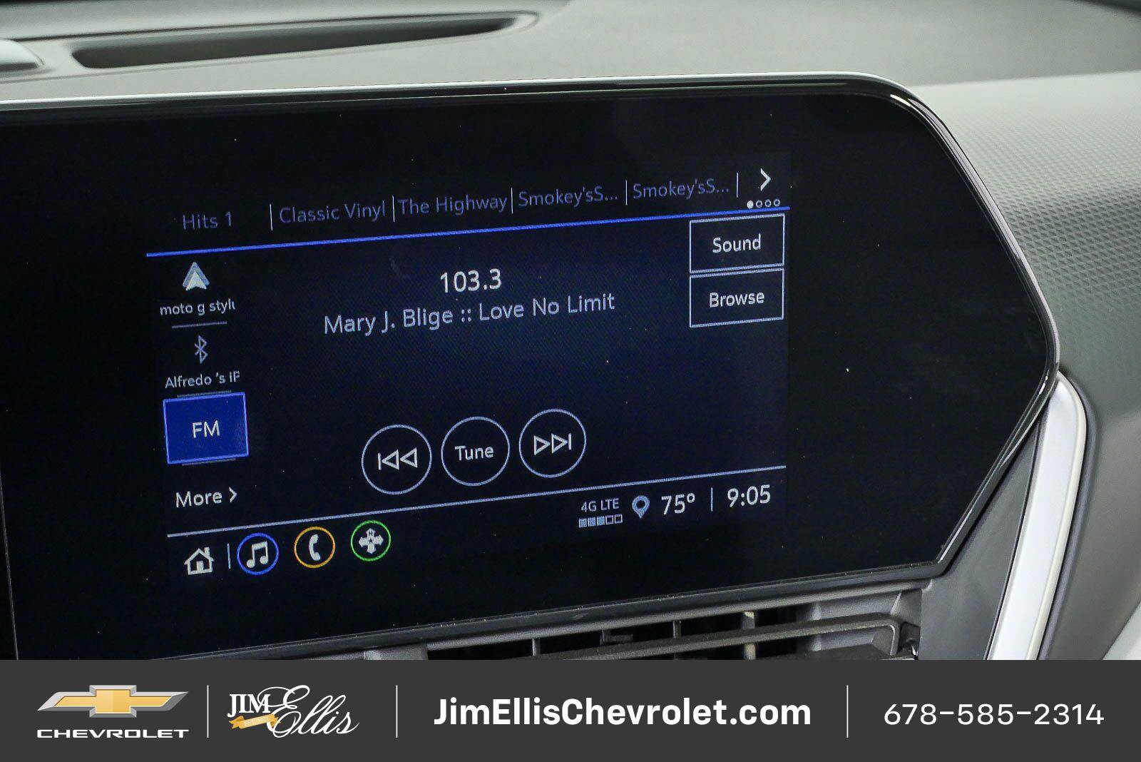 Certified 2025 Chevrolet Trax RS w/ Sunroof Package FWD image 14