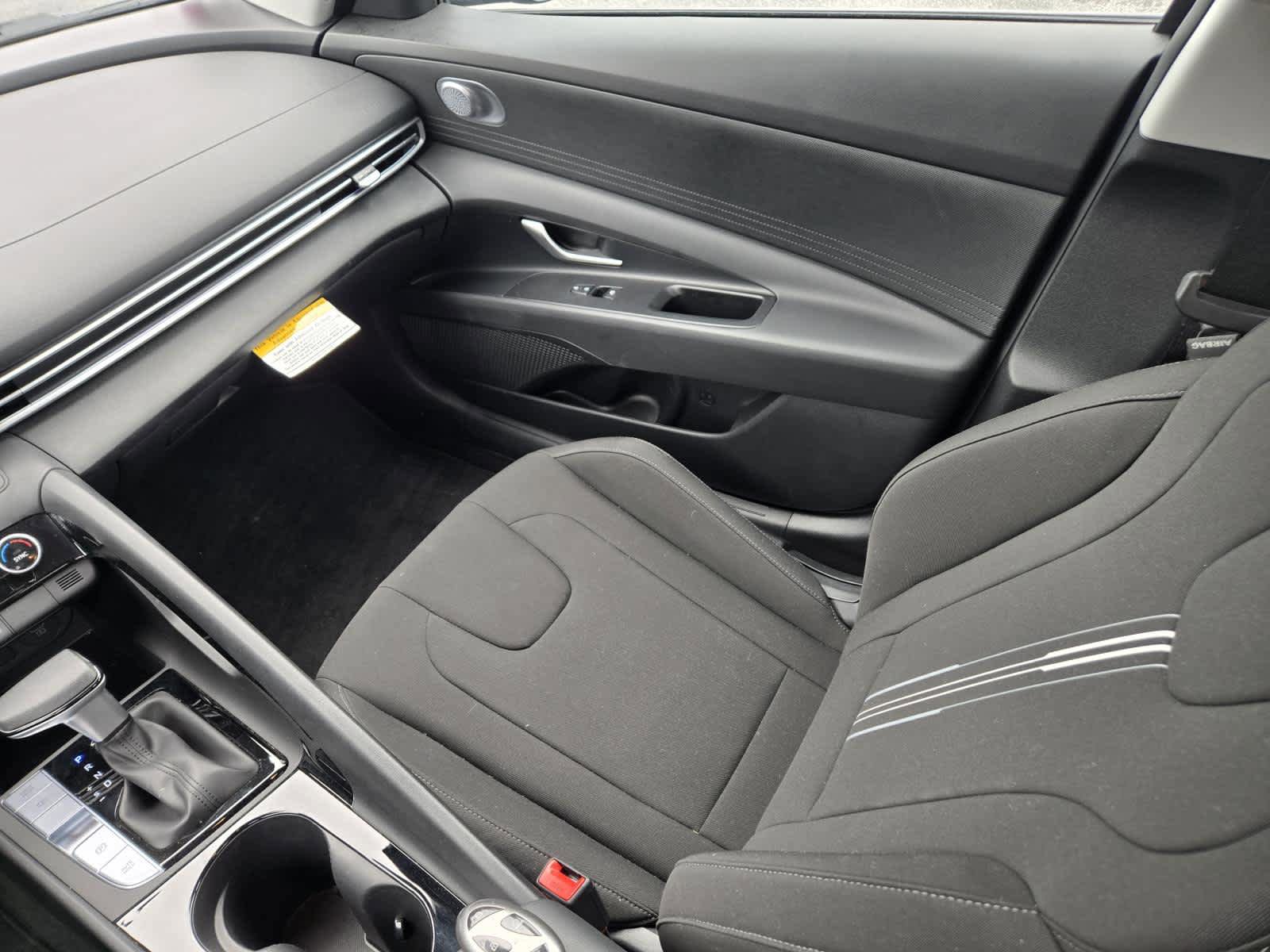 Certified 2024 Hyundai Elantra Blue FWD image 15