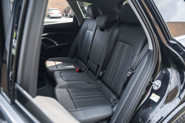 Used 2025 Audi Q5 Premium w/ Convenience Package AWD/4WD image 17