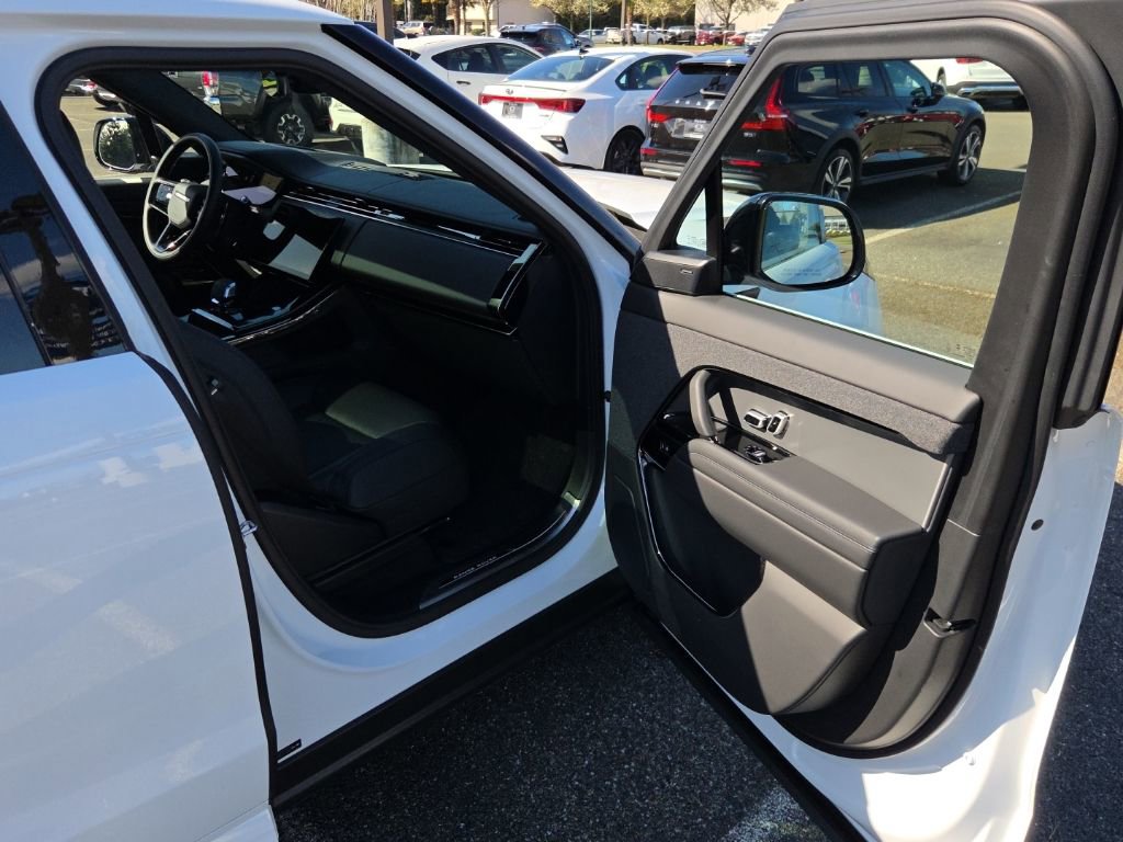 Used 2025 Land Rover Range Rover Sport Dynamic SE image 19