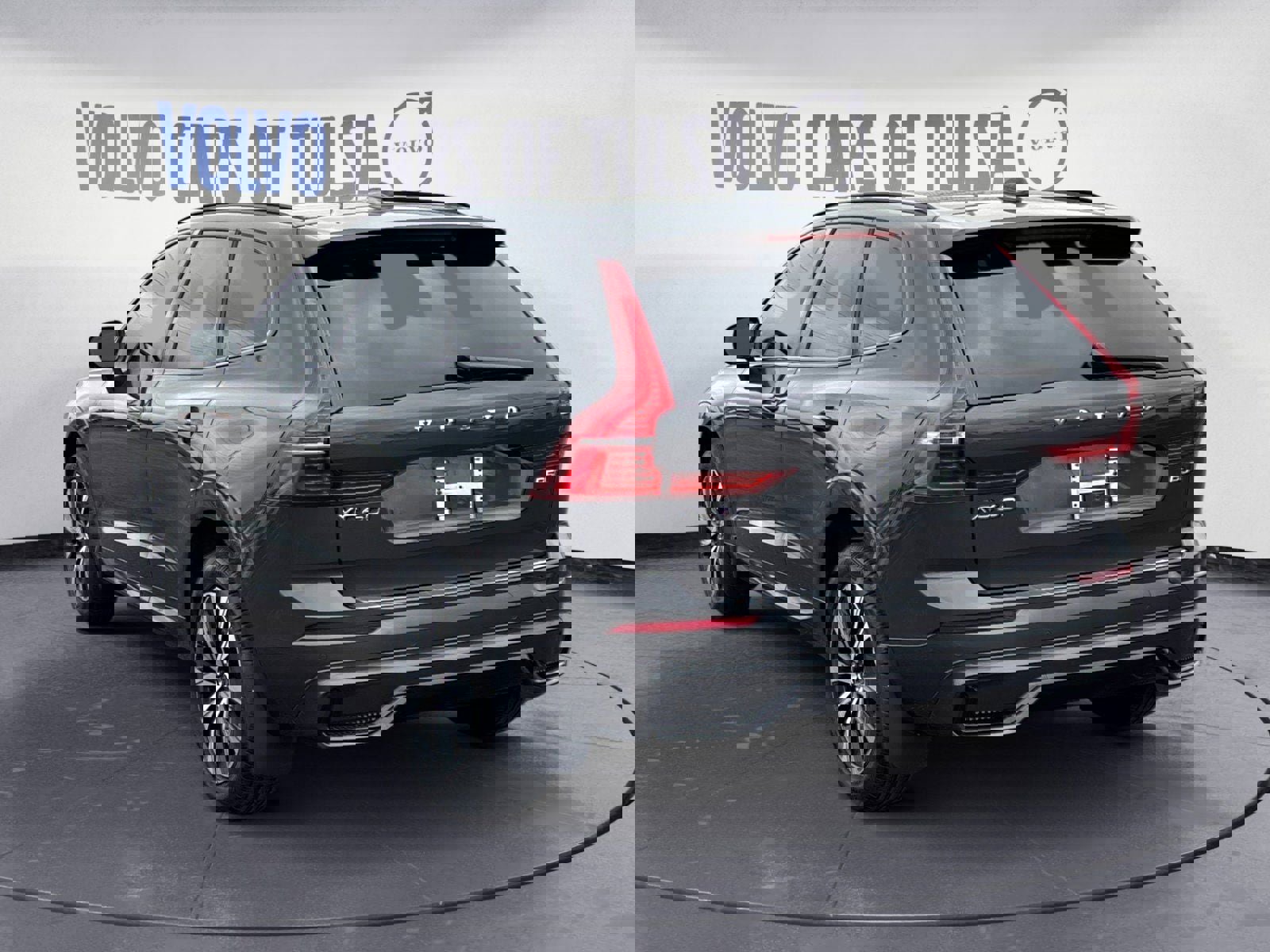 Used 2025 Volvo XC60 B5 Core w/ Climate Package image 3