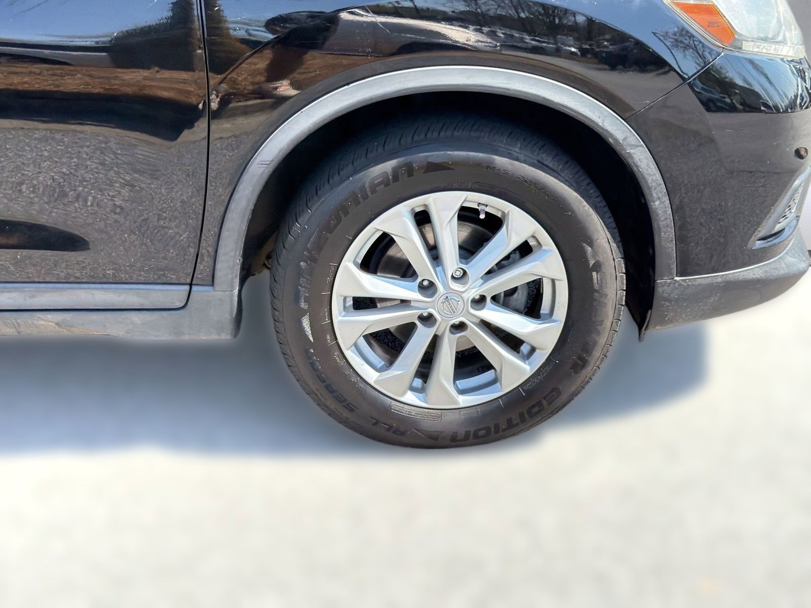 Used 2015 Nissan Rogue SV w/ SV Premium Package image 12