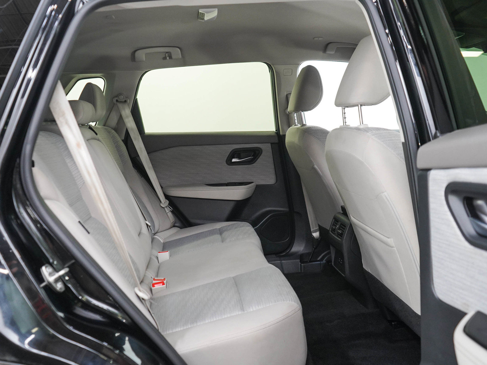Used 2023 Nissan Rogue SV AWD/4WD image 12