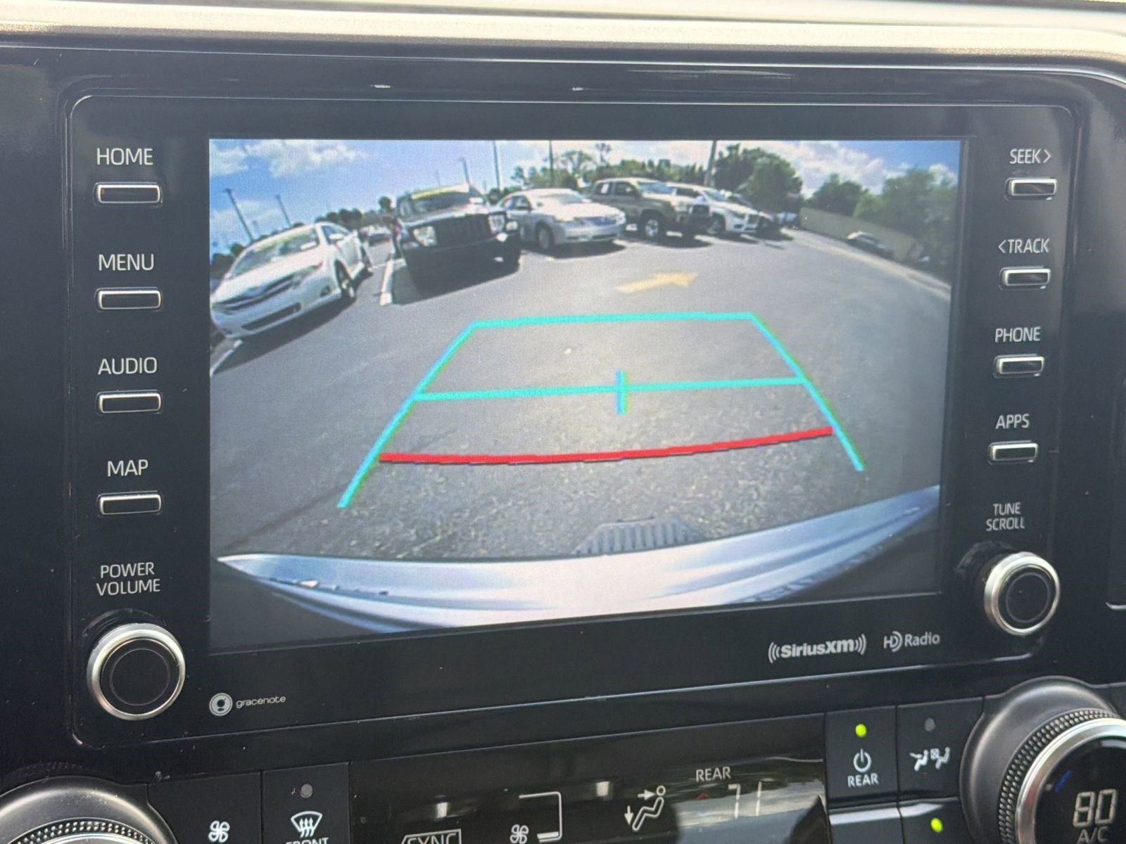 Used 2022 Toyota Highlander XLE AWD/4WD image 25