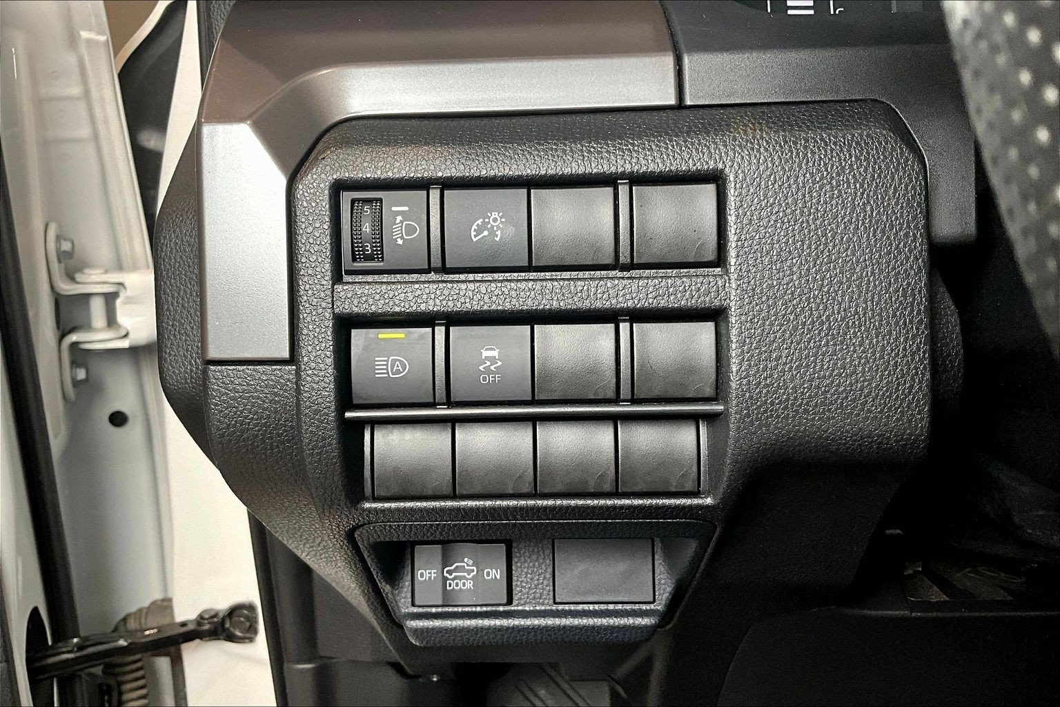 Used 2025 Toyota Tacoma SR5 AWD/4WD image 18