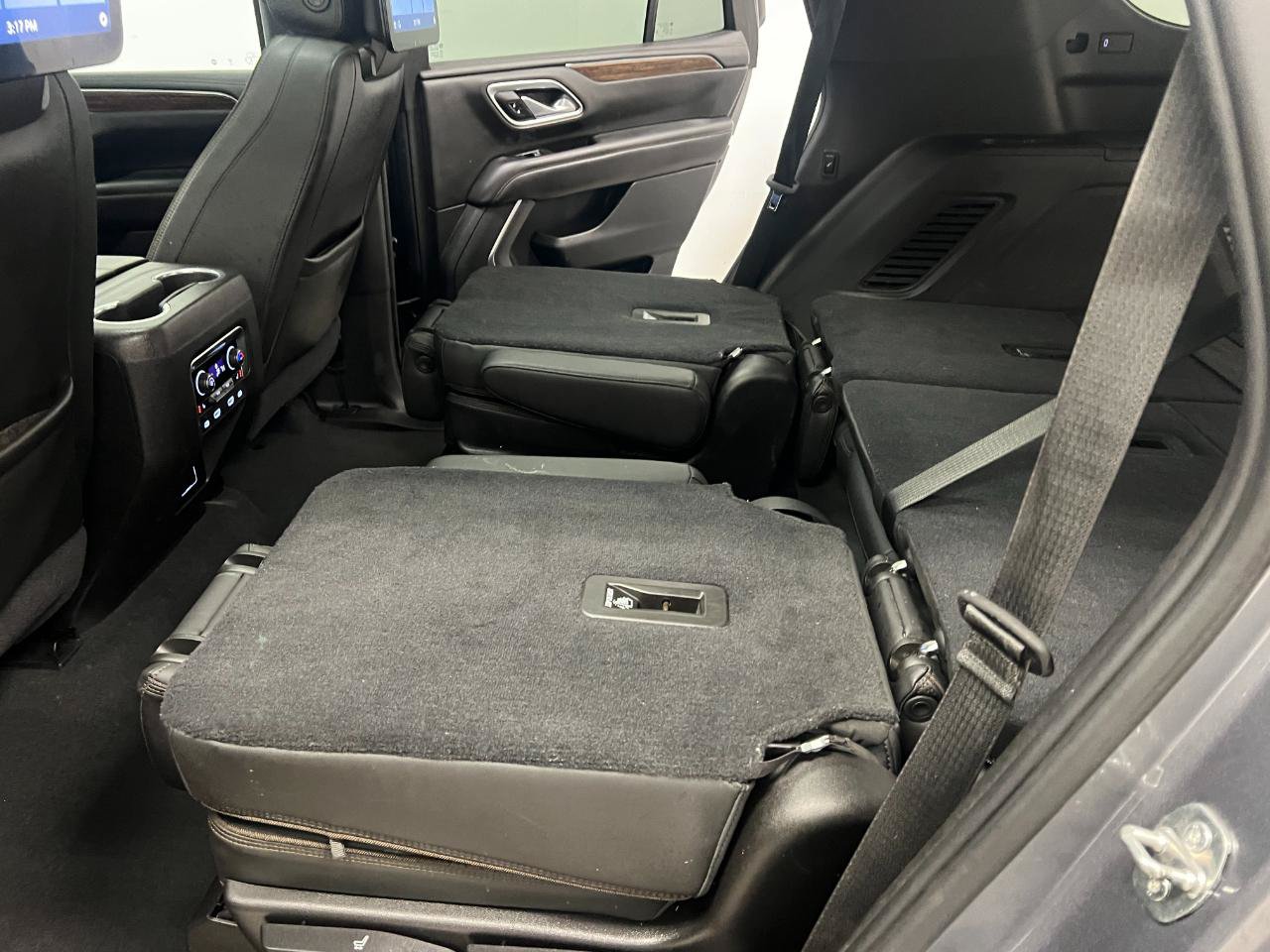 Used 2021 Chevrolet Tahoe High Country w/ Premium Package AWD/4WD image 29