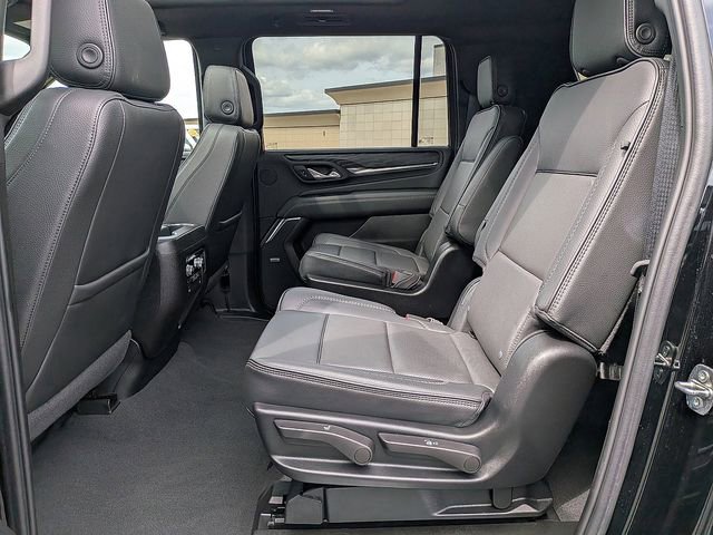 Used 2024 GMC Yukon XL Denali AWD/4WD image 14