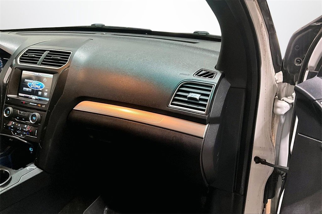 Used 2016 Ford Explorer XLT w/ Equipment Group 202A image 27