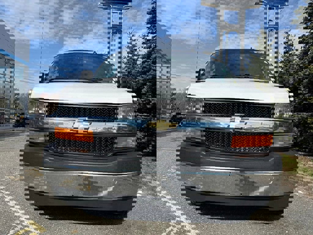 Used 2024 Chevrolet Express 2500 w/ Driver Convenience Package image 3