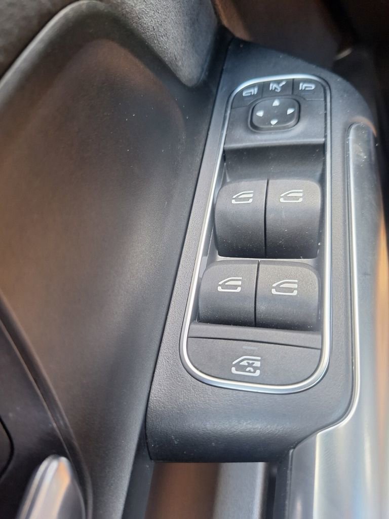 Used 2025 Mercedes-Benz GLA 35 AMG 4MATIC image 19