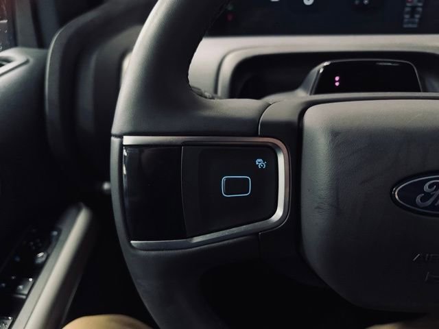 Used 2025 Ford Expedition Active image 36