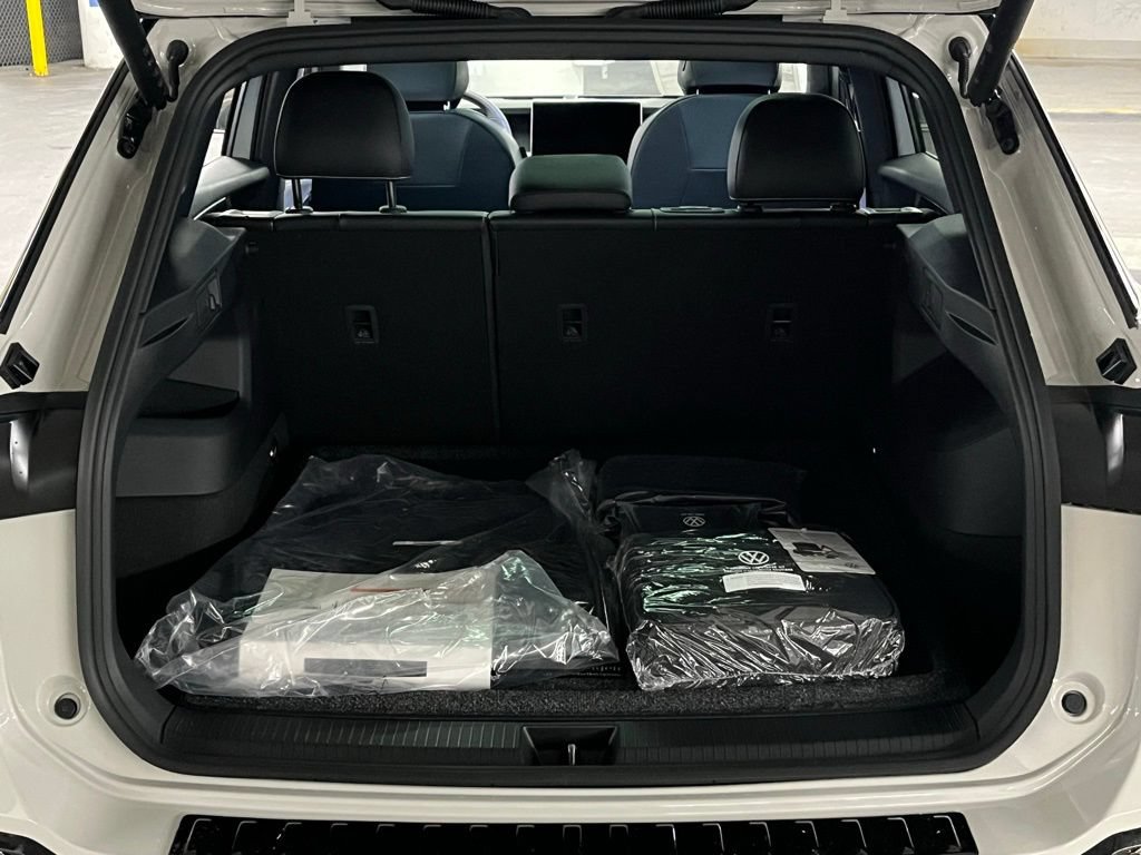 New 2026 Volkswagen Tiguan SE R-Line FWD image 39