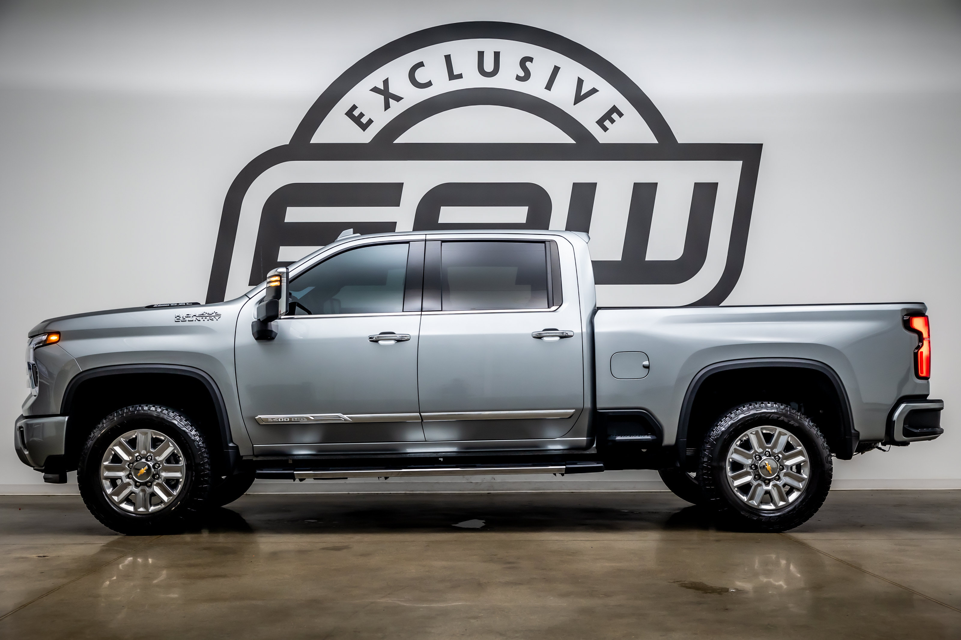 Used 2025 Chevrolet Silverado 3500 High Country w/ Technology Package AWD/4WD image 6