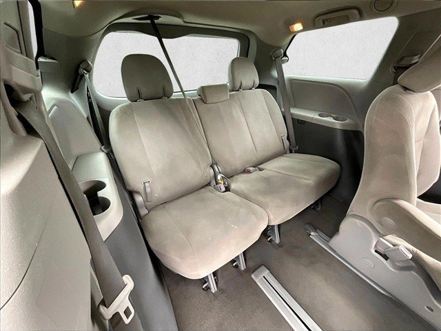 Used 2017 Toyota Sienna L FWD image 29