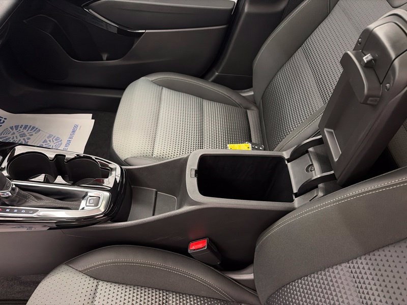 Used 2024 Chevrolet Trax LT w/ Sunroof Package FWD image 31