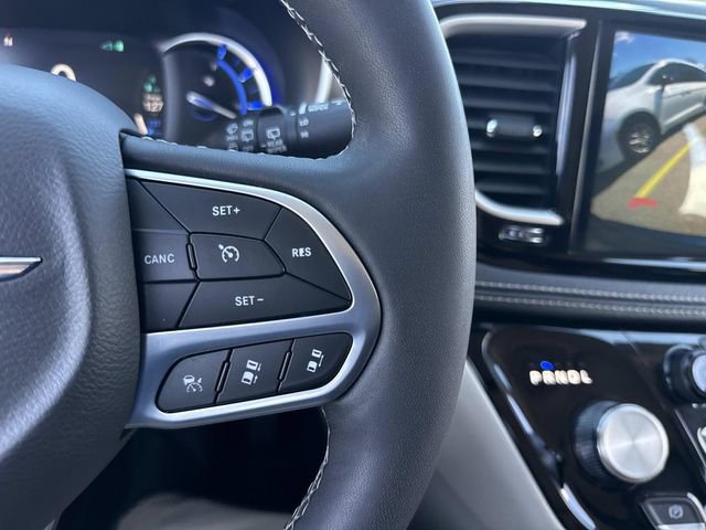 Used 2024 Chrysler Pacifica Limited FWD image 29