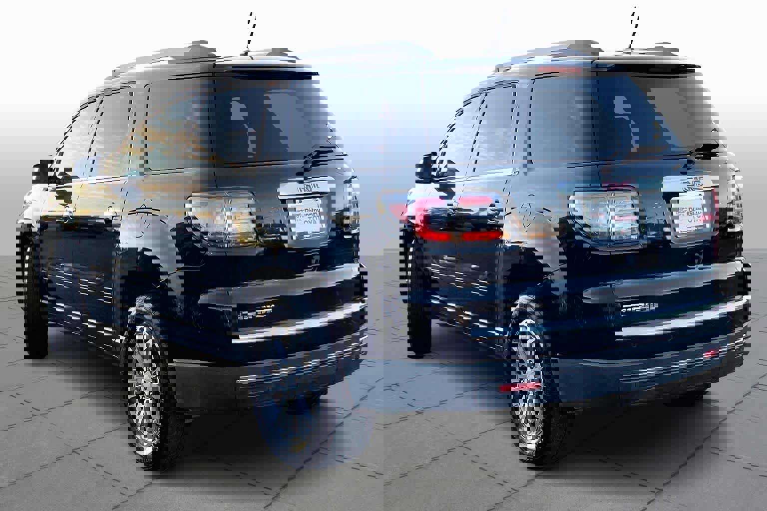 Used 2015 GMC Acadia SLT image 12