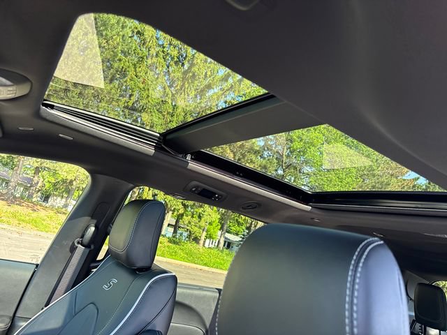 New 2027 Chrysler Pacifica Limited w/ Family Tech Group FWD image 15