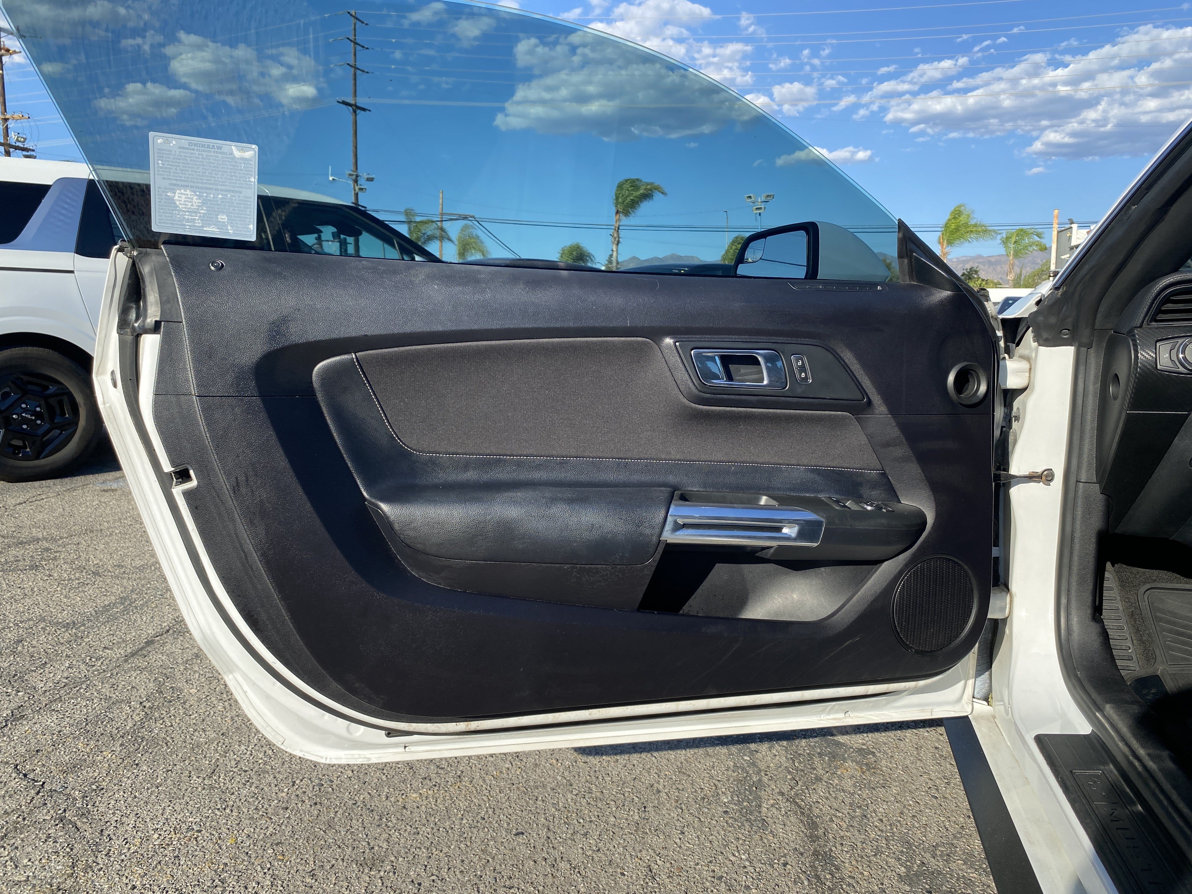 Used 2018 Ford Mustang Coupe RWD image 14
