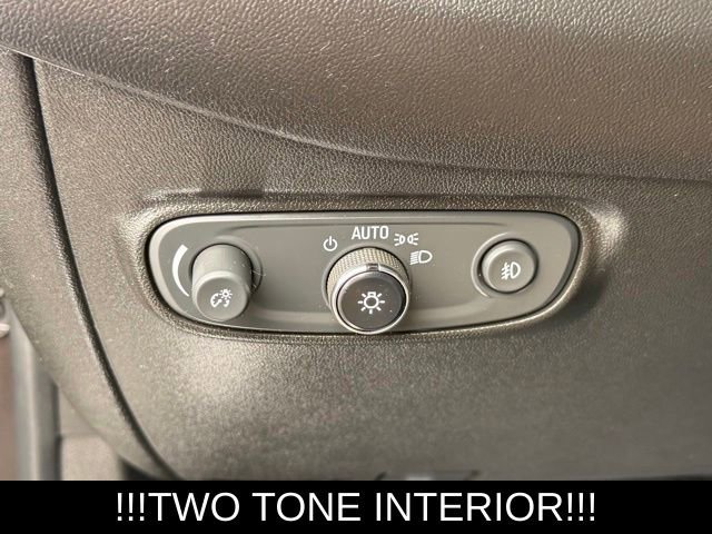 Used 2022 Chevrolet Equinox Premier AWD/4WD image 25