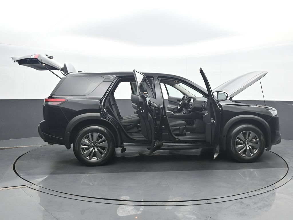Used 2025 Nissan Pathfinder S AWD/4WD image 36
