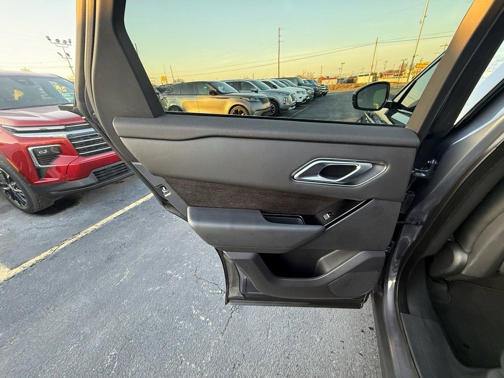 Used 2024 Land Rover Range Rover Velar Dynamic HSE image 17