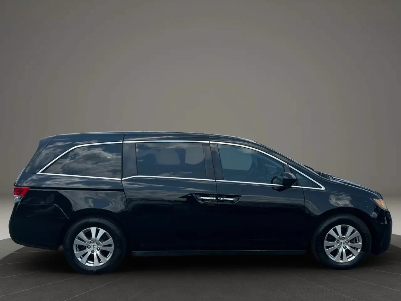 Used 2015 Honda Odyssey EX image 4