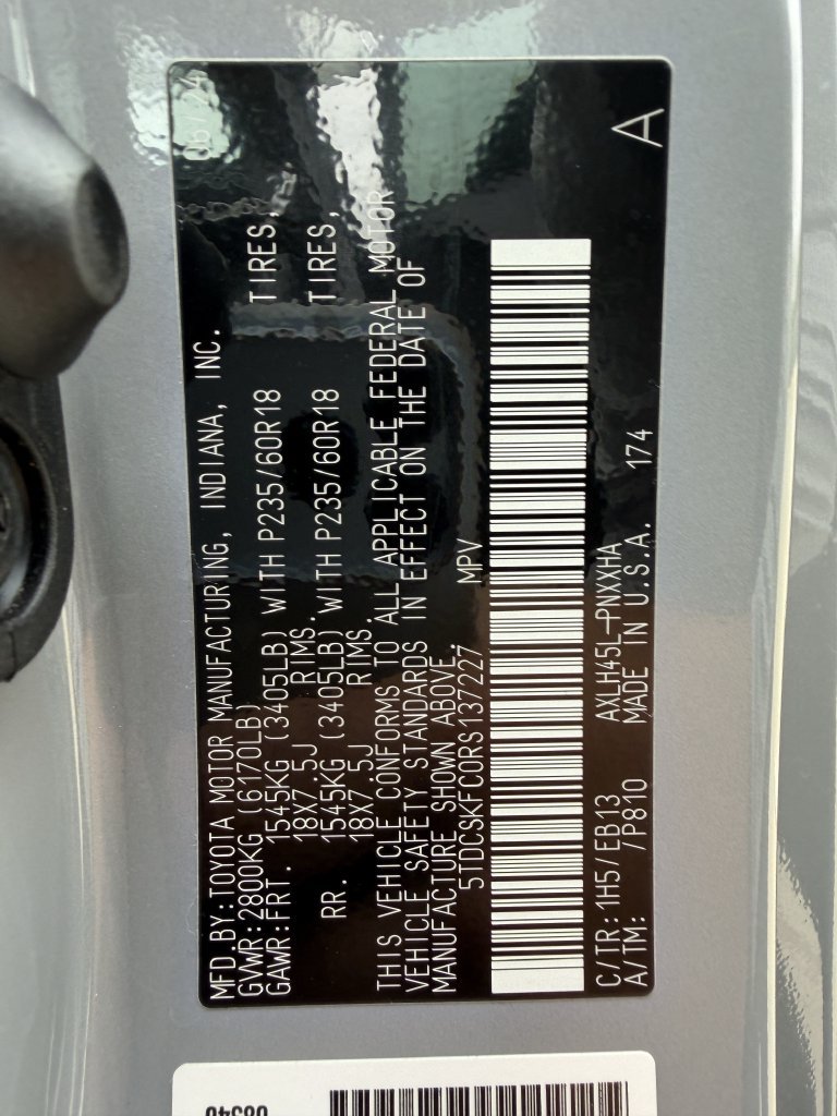 Used 2024 Toyota Sienna XLE Woodland Edition AWD/4WD image 32