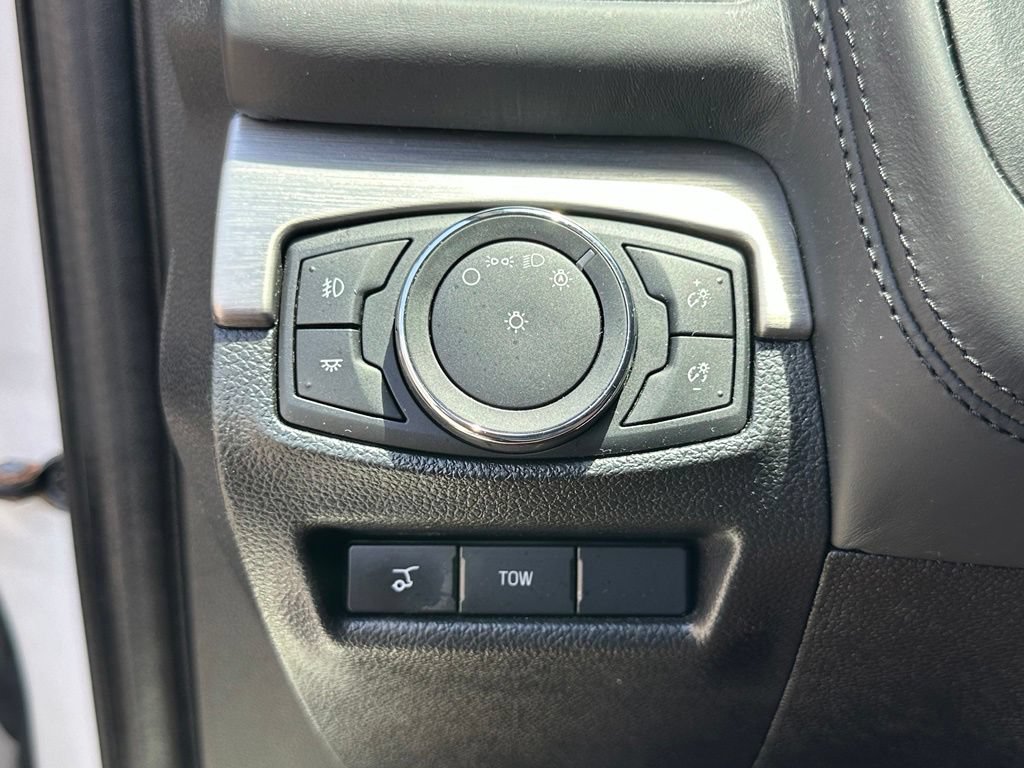 Used 2018 Ford Explorer Platinum AWD/4WD image 38