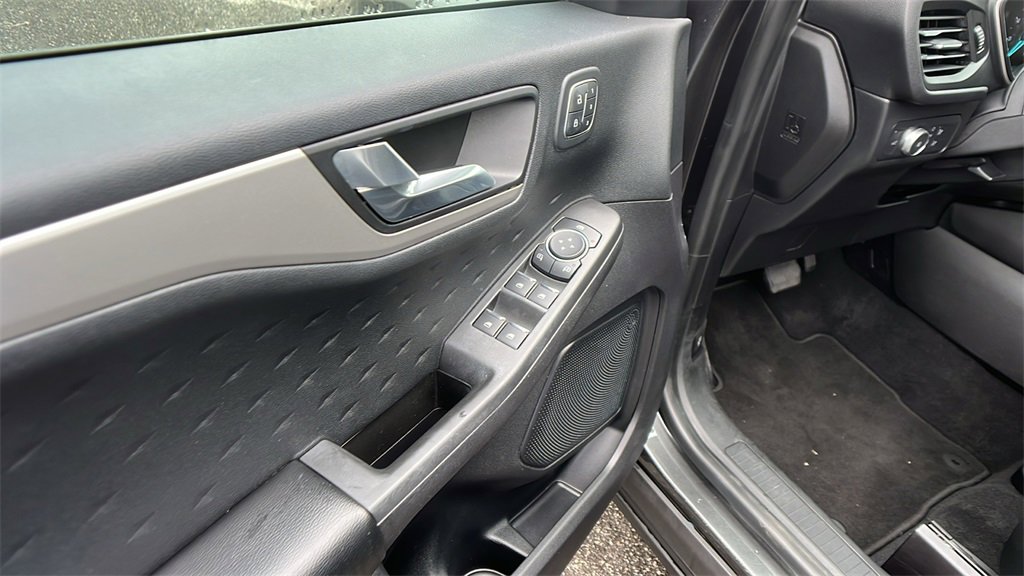 Used 2020 Ford Escape SEL image 12