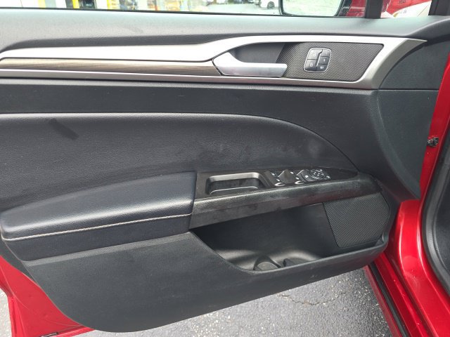 Used 2017 Ford Fusion SE w/ Fusion SE Technology Package FWD image 15