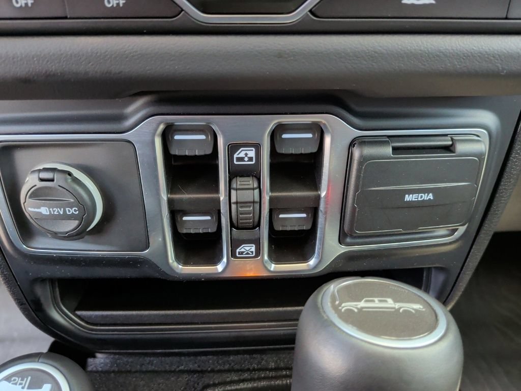 Used 2024 Jeep Gladiator Sport AWD/4WD image 32