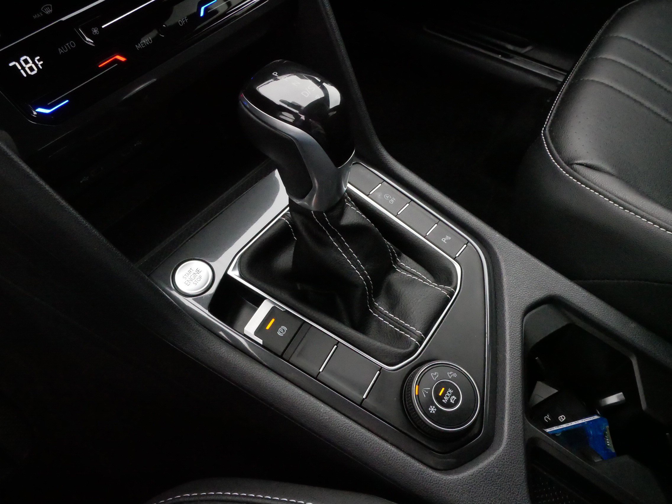 Certified 2024 Volkswagen Tiguan SE R-Line image 24