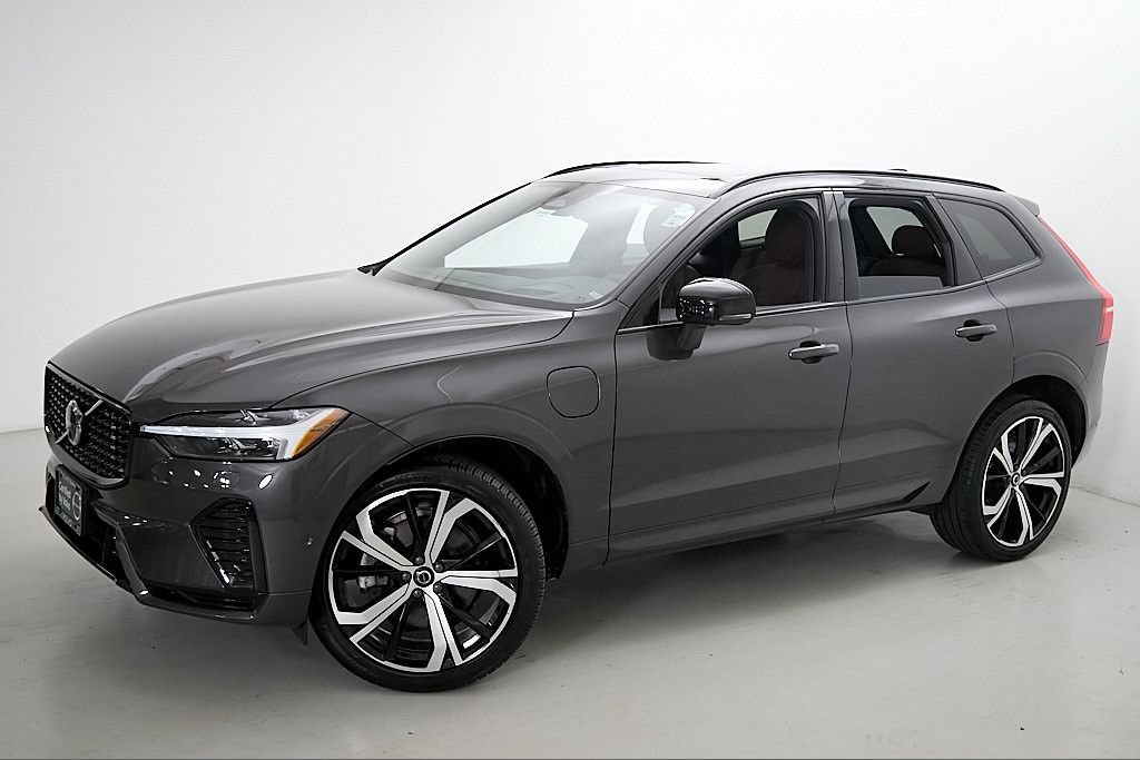 Certified 2023 Volvo XC60 T8 Ultimate w/ Climate Package AWD/4WD image 3