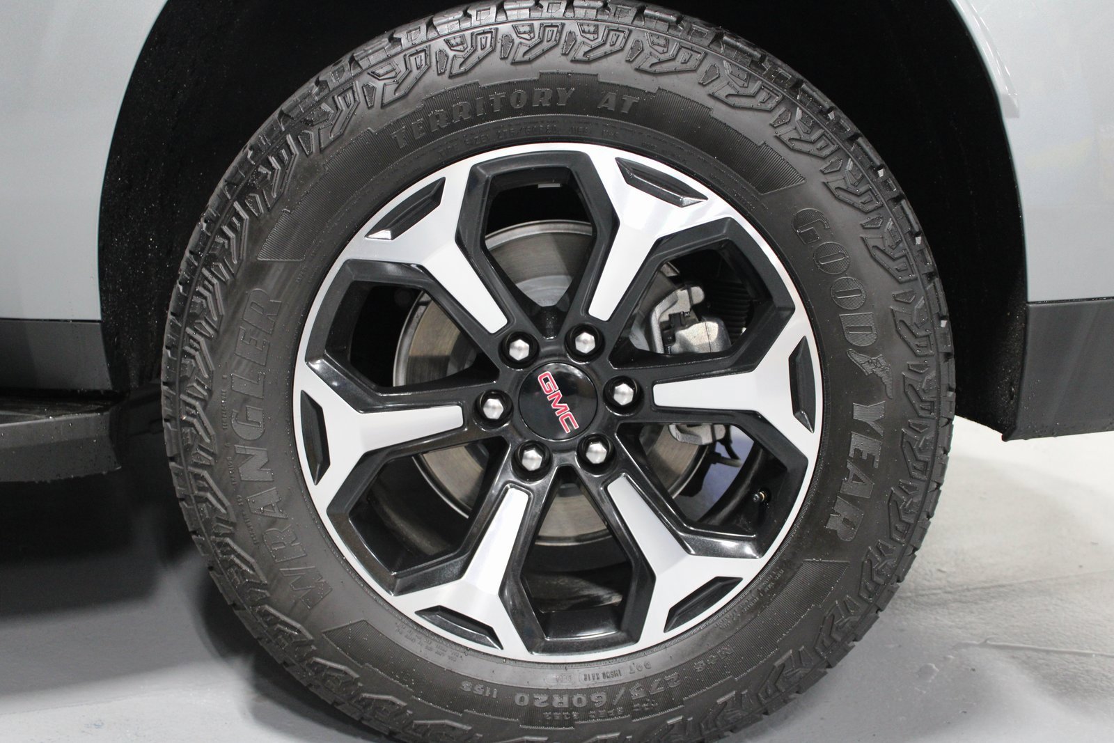 Used 2025 GMC Yukon XL AT4 w/ Premium Trailering Package image 12