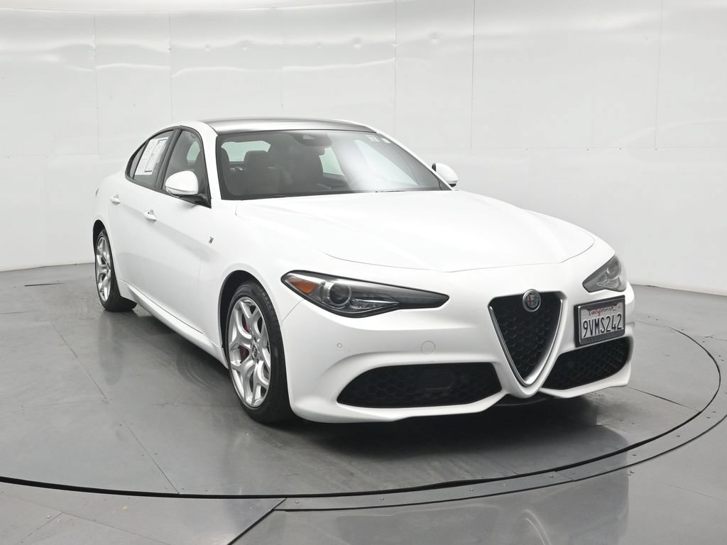 Used 2022 Alfa Romeo Giulia Ti RWD image 22