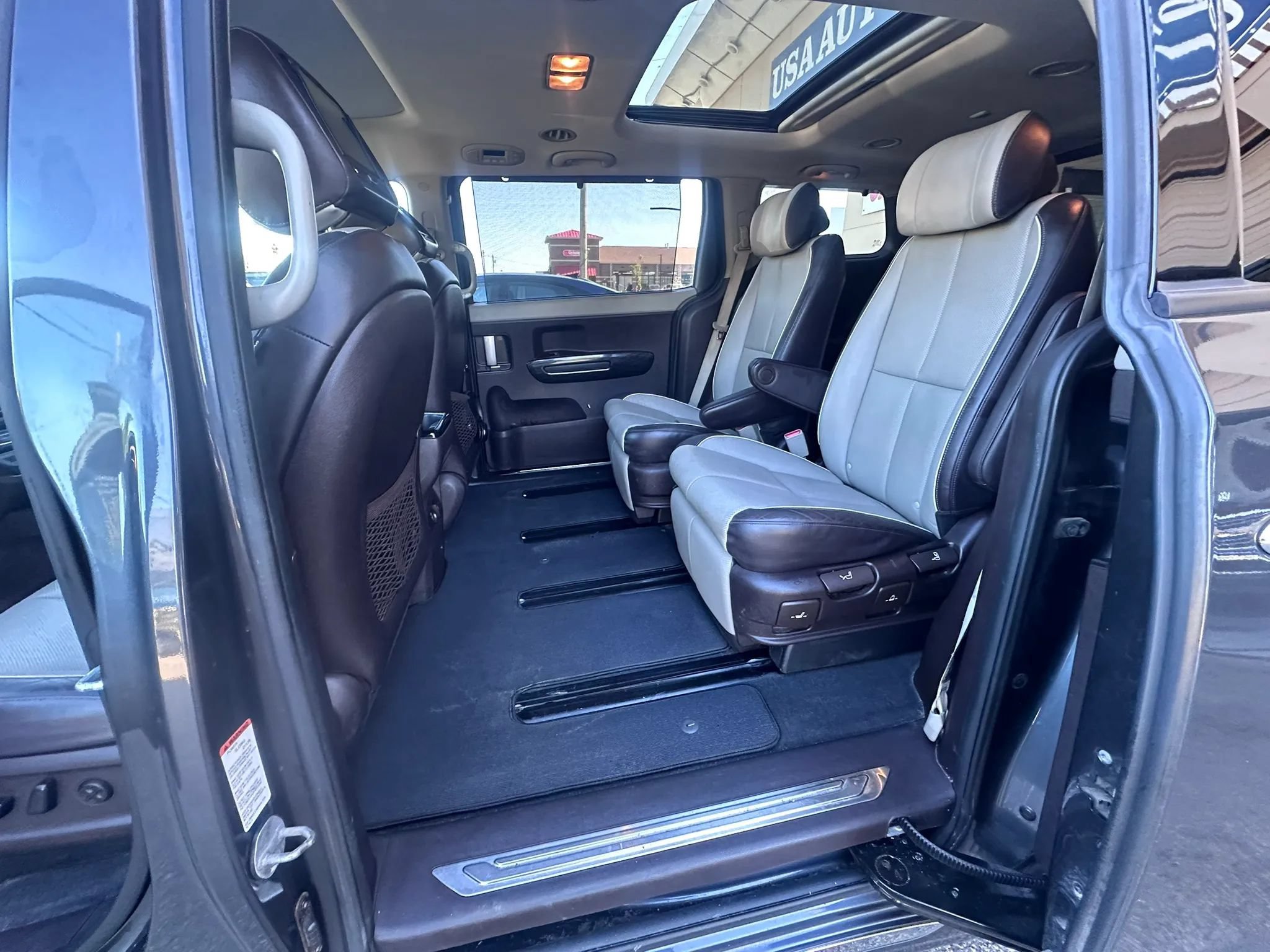 Used 2017 Kia Sedona SX Limited w/ SXL Prestige Package FWD image 20