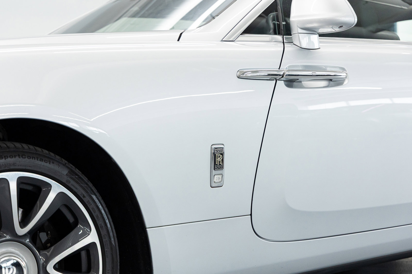 Used 2017 Rolls-Royce Dawn image 16