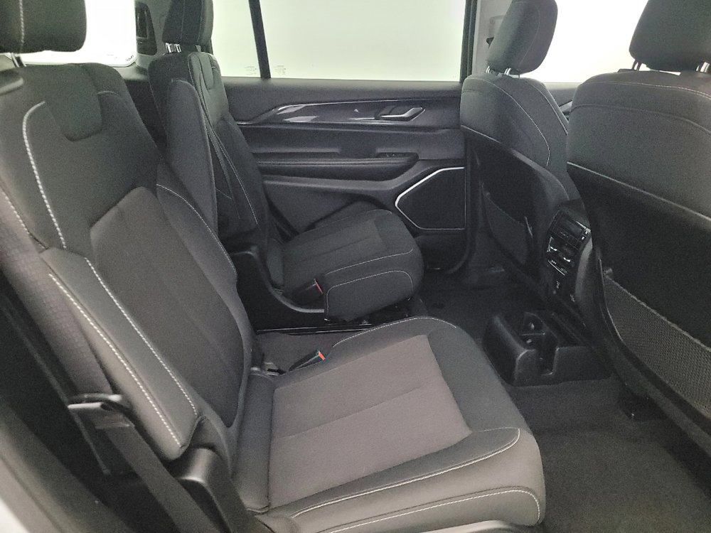 Used 2022 Jeep Grand Cherokee L Laredo w/ Luxury Tech Group I image 19